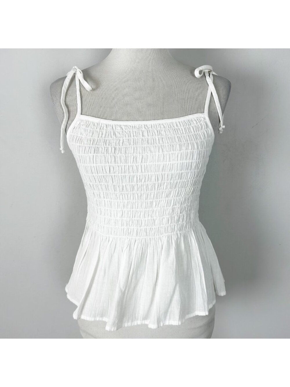 Gap White Smocked Milkmaid Tank Top Smocked Tie Shoulder Size‎ Medium Women's